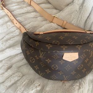 AUTHENTIC LOUIS VUITTON BUMBAG! Excellent condition !